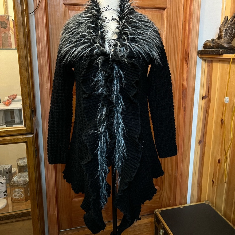 Ania A. Black Woven Wool Jacket with 3 Hook Front Closure. Faux Fur. Size S